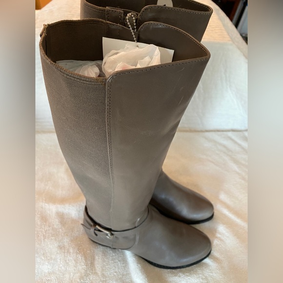 Isaac Mizrahi sz 7 HTF TAUPE leather stretch riding boots- never worn - Picture 6 of 13